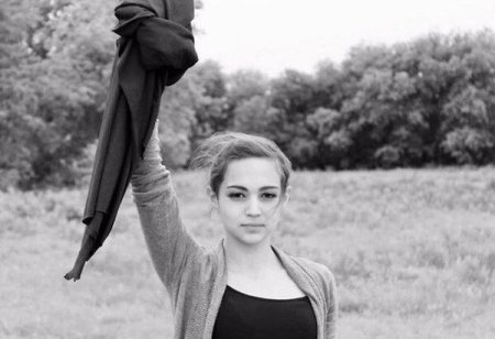 İranda çarşabını çıxaran qadın cəzalandırıldı