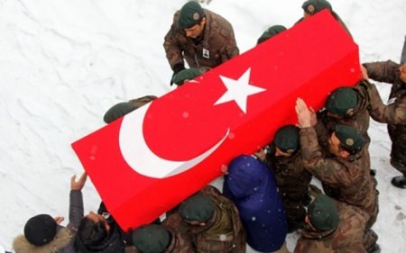 Türkiyə yasda - 4 əsgər öldü, 4-ü yaralandı