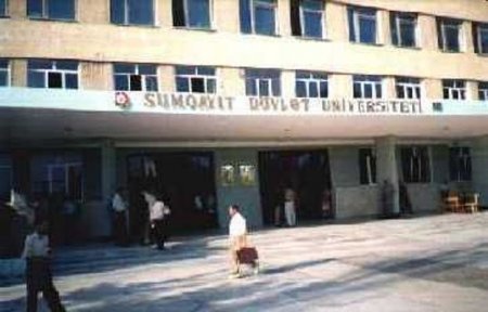 Sumqayıtda universitetin tavanı çökdü