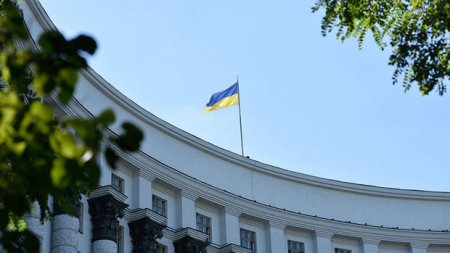 Ukrayna Macarıstan konsulunu ölkədən çıxarır