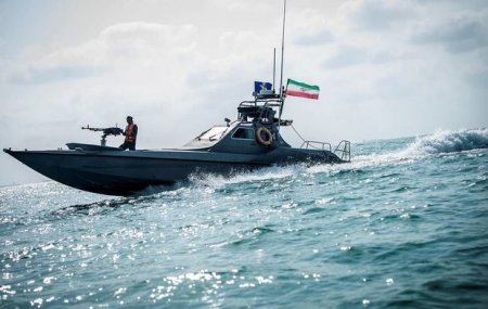 İran Fars körfəzində yanacaq daşıyan gəmini saxladı