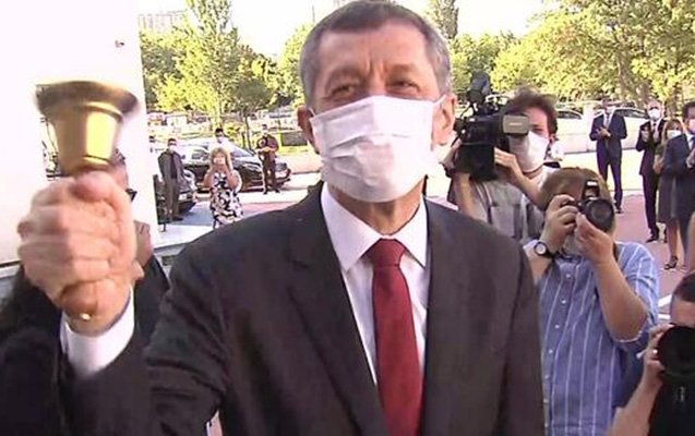 Türkiyədə dərslər başladı, ilk zəngi nazir çaldı - Video
