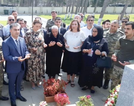 Bakının Xətai rayonunda general-mayor Polad Həşimovun xatirəsinə həsr edilmiş ağacəkmə aksiyası keçirilib