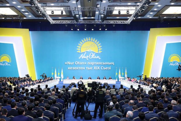 Qazaxıstan Nazarbayevin irsi ilə vidalaşır: Hakim partiyanın adı dəyişdirilir