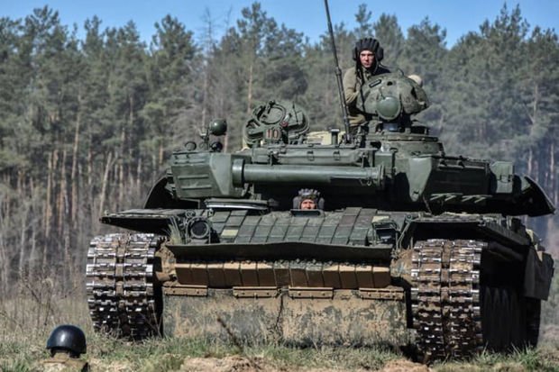 Litvanın müdafiə naziri: “Qərb Ukraynaya ağır hərbi texnikaları verəcək”