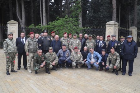Nəsimi rayonu veteranları Ulu Öndər Heydər Əliyevi ziyarət etdilər