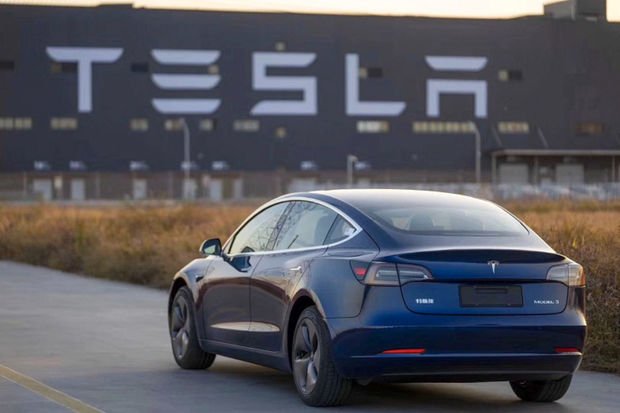 “Tesla” yüzminlərlə elektromobilini geri çağırır