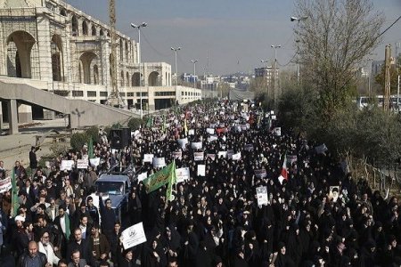 Tehranda minlərlə insan aksiya keçirir – FOTO