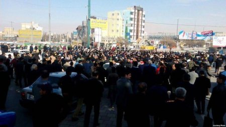 İranda etirazlar SƏNGİMİR: Azərbaycan şəhərlərində ölüm, qalım SAVAŞI (VİDEO)