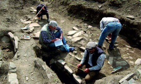 Xınalıqda 2500 il yaşı olan qədim nekropol aşkarlanıb!