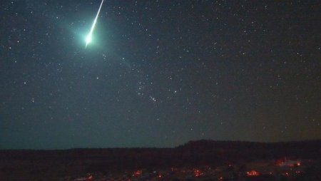 Qədim meteoridlər Yaponiyada evin damını deşdi