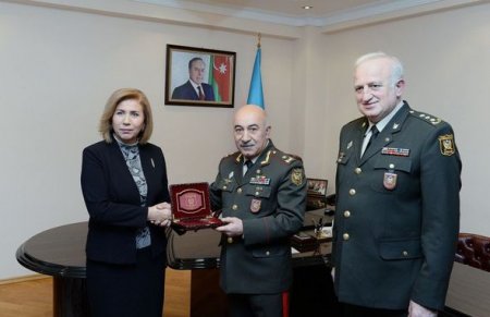 Zakir Həsənov deputatlara medal verdi 