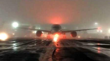 Qatı duman Kişineu beynəlxalq aeroportunun işini iflic vəziyyətinə salıb