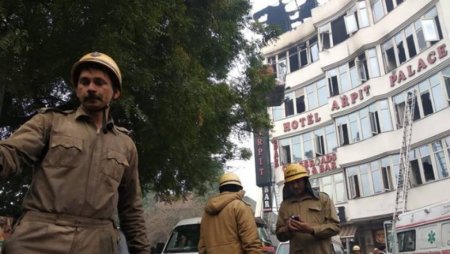Hindistanda hoteldə baş verən yanğında ən azı doqquz nəfər ölüb