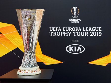 UEFA Avropa Liqasının Bakıda keçiriləcək final matçının səfirləri Moskvada azarkeşlərlə görüşüblər