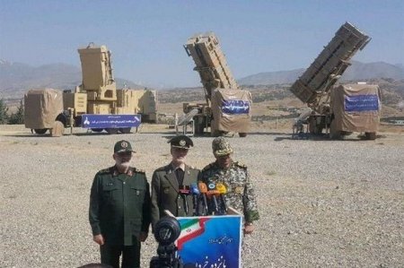 İran ordusunda yeni raket sisteminin təqdimatı keçirilib