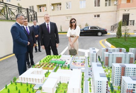 Prezident İlham Əliyev məcburi köçkünlər üçün salınmış “Qobu Park-2” yaşayış kompleksinin açılışında iştirak edib