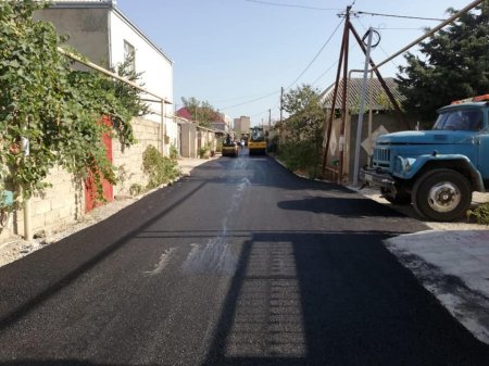 Suraxanının Hövsan qəsəbəsində yolların asfaltlanması davam etdirilir - Fotolar