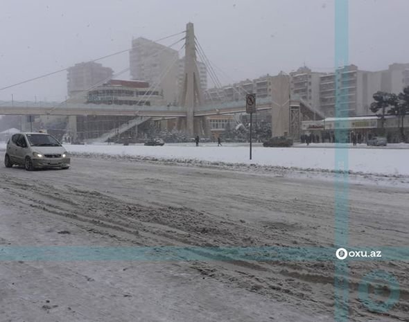 Bakıya qar yağıb: Qurumlar xəbərdarlıqlara baxmayaraq, fəaliyyətsizliyi ilə yadda qaldı