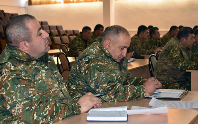 Ermənistanda bəzi generallar Paşinyanın istefası tələbinə qoşulmayıb