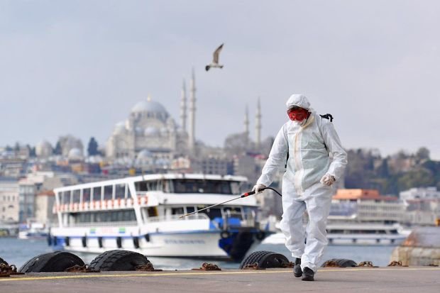 Türkiyədə koronavirusa yoluxma sayında yarımillik rekord qeydə alınıb