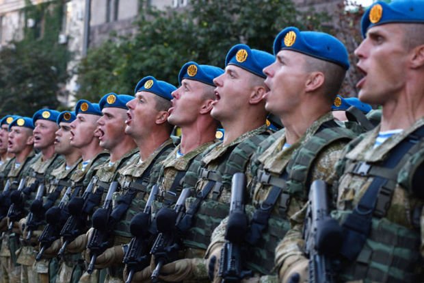 Ukrayna Silahlı Qüvvələrinin ilk qrupu təlim üçün Britaniyaya gedib