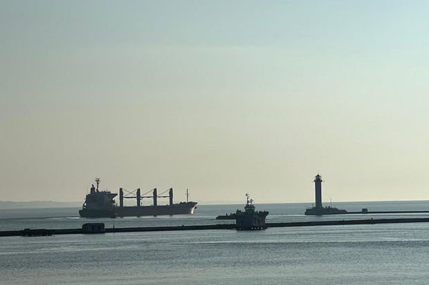 Daha bir quru yük gəmisi Ukrayna limanını tərk edib