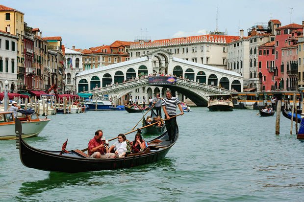Fransız turistlər Venesiyada qayıq oğurlayıblar
