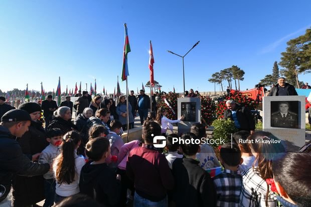 Polad Həşimov doğum günündə məzarı başında yad edildi