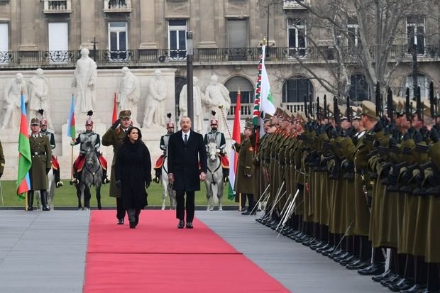 Budapeştdə Prezident İlham Əliyevin rəsmi qarşılanma mərasimi olub