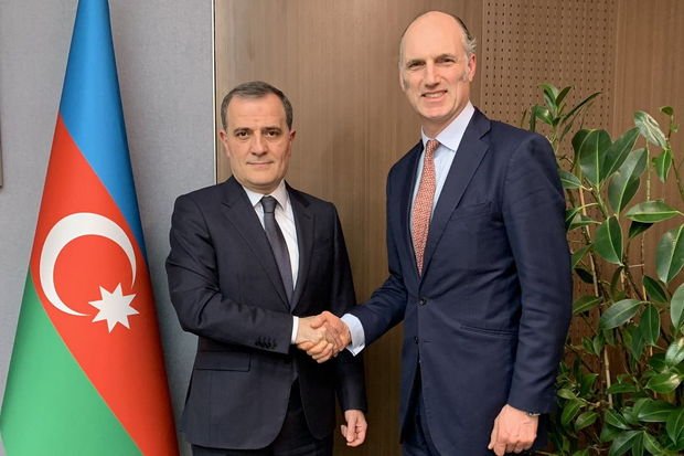 Ceyhun Bayramov britaniyalı nazirlə nələri müzakirə edib?