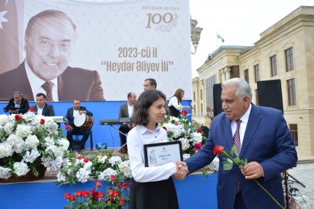 DAŞKƏSƏNDƏ ULU ÖNDƏR HEDƏR ƏLİYEVİN 100 İLLİYİNƏ HƏSR OLUNMUŞ MÖHTƏŞƏM BAYRAM KONSERTİ KEÇİRİLİB