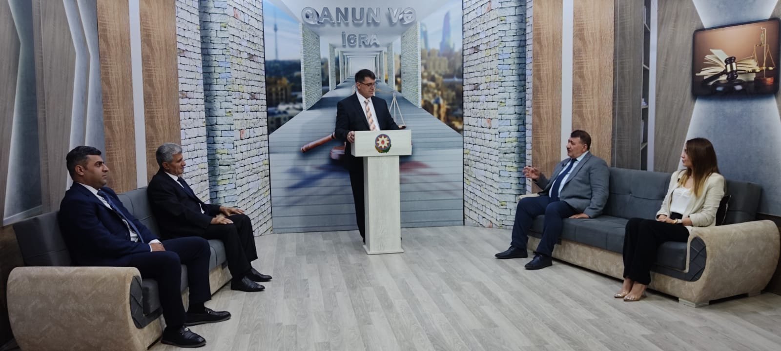 "Qanun və İcra” proqramı hər həftənin şənbə günü saat 15:00-dan-16:00-dək canlı yayımda "Dünya TV"-nin efirində nümayiş olunur