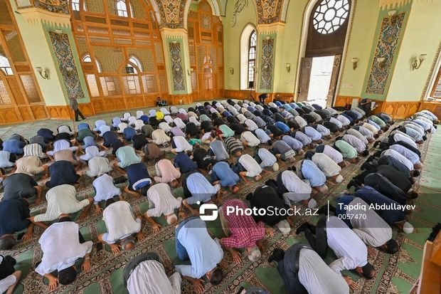 Bakıda bayram namazı qılınıb - YENİLƏNİB + FOTO