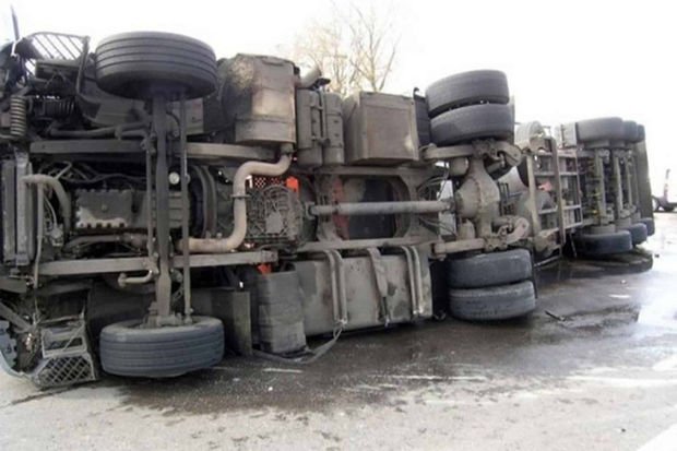Bakı-Qazax yolunda yük avtomobilləri toqquşub, iki nəfər ölüb