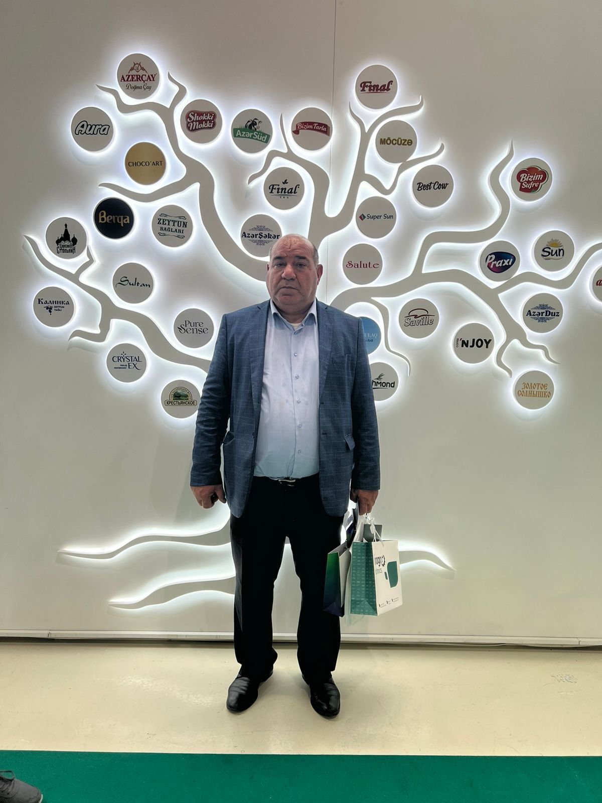 Tanınmış xeyirsevər sahibkarın ad gününə ÖZƏL TƏBRİK