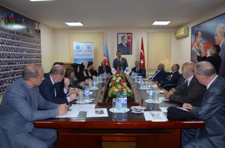 “Hökumət və xalq öz müdafiəçilərinin xidmətlərini heç vaxt unutmamalıdır!” mövzusunda Dəyirmi Masa yığıncağı keçirildi