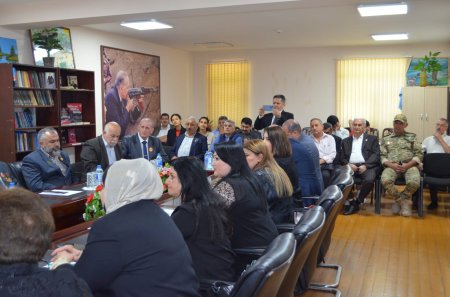 “Hökumət və xalq öz müdafiəçilərinin xidmətlərini heç vaxt unutmamalıdır!” mövzusunda Dəyirmi Masa yığıncağı keçirildi