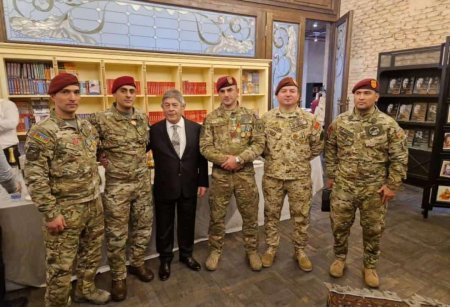 Özbək yazıçısı və şairi İsmət Kuçiyevin "Heydər Əliyevin zəfəri" və Azərbaycanın zəfəri" kitablarının təqdimatı keçirildi Özbək yazıçısı və şairi İsmət Kuçiyevin "Heydər Əliyevin zəfəri" və Azərbaycanın zəfəri" kitablarının təqdimatı keçirildi