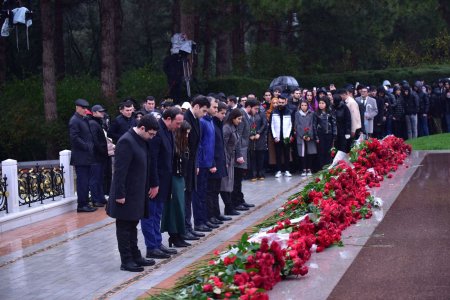 Gənclər Təşkilatları Ulu Öndər Heydər Əliyevin əziz xatirəsini böyük ehtiramla yad ediblər.