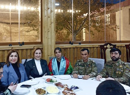 "Qayğıya Ehtiyacı və Əlilliyi Olan Şəxslərə Dəstək" İctimai Birliyin idarə heyəti əsirlikdən azad edilən Hüseyn və Aqşinin valideynləri ilə görüşüb
