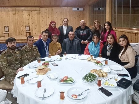 "Qayğıya Ehtiyacı və Əlilliyi Olan Şəxslərə Dəstək" İctimai Birliyin idarə heyəti əsirlikdən azad edilən Hüseyn və Aqşinin valideynləri ilə görüşüb