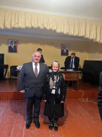 "MƏN YER ÜZÜNDƏ MÜƏLLIMDƏN YÜKSƏK AD TANIMIRAM”