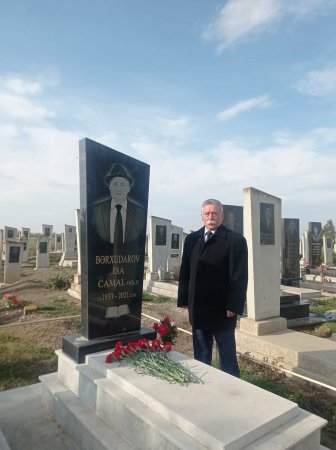 "MƏN YER ÜZÜNDƏ MÜƏLLIMDƏN YÜKSƏK AD TANIMIRAM”