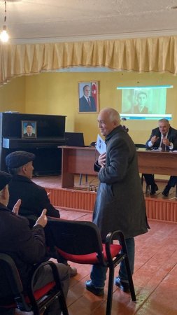 "MƏN YER ÜZÜNDƏ MÜƏLLIMDƏN YÜKSƏK AD TANIMIRAM”