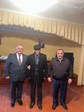 "MƏN YER ÜZÜNDƏ MÜƏLLIMDƏN YÜKSƏK AD TANIMIRAM”