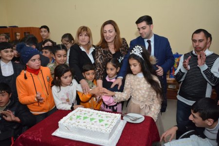 “Qayğıya Ehtiyacı və Əlilliyi olan Şəxslərə Dəstək” İctimai Birliyin təşkilatçılığı ilə Dünya Azərbaycanlılarının Həmrəylik Günü və Yeni il bayramı ilə əlaqədar tədbir keçirilib. 