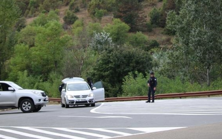 İsrailin Belqraddakı səfirliyinə hücum - Mühafizə polisi yaralandı