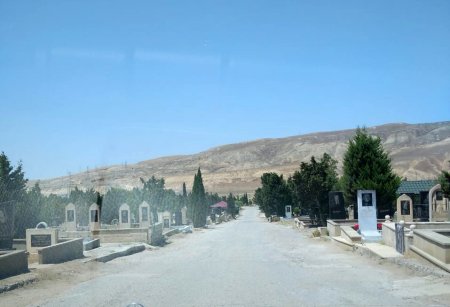 Rəfasil Səfərovun rəhbərliyi ilə Ümumi Şəhər Qəbristanlığında abadlıq işləri geniş vüsət alıb-FOTOLAR