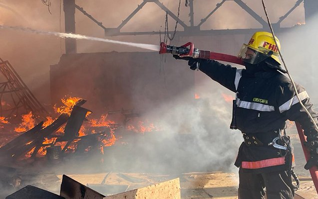 Bakıda yaşayış binasında yanğın, 10 nəfər təxliyə olundu 
